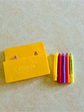 FREE! Crayola Kids Twistable Bath Crayons and Holder